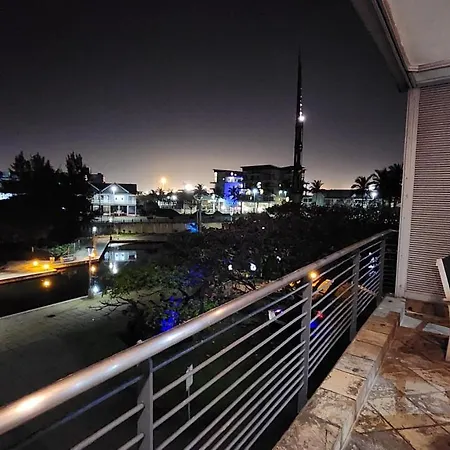 Accommodation Front - Tranquil 4 Sleeper Near Ushaka Marine World Durban Buitenkant foto