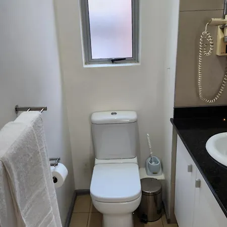 Accommodation Front - Tranquil 4 Sleeper Near Ushaka Marine World Durban Buitenkant foto