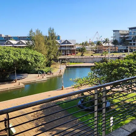 Accommodation Front - Tranquil 4 Sleeper Near Ushaka Marine World Durban Buitenkant foto