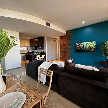 Accommodation Front - Tranquil 4 Sleeper Near Ushaka Marine World Durban Buitenkant foto