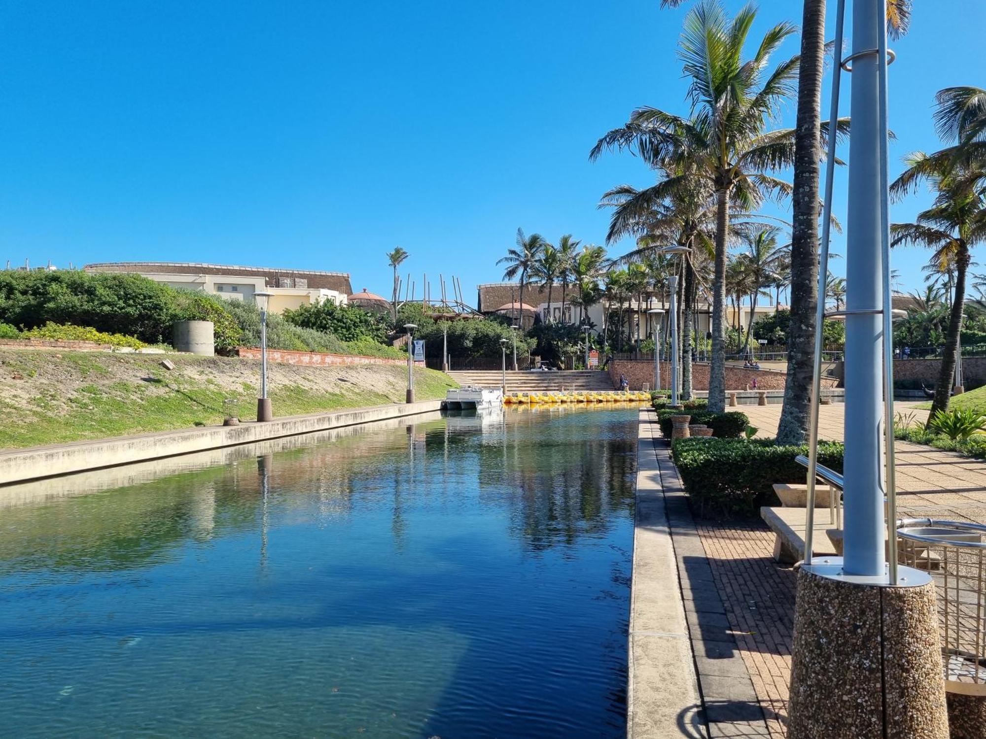 Front - Tranquil 4 Sleeper Near Ushaka Marine World * Durban