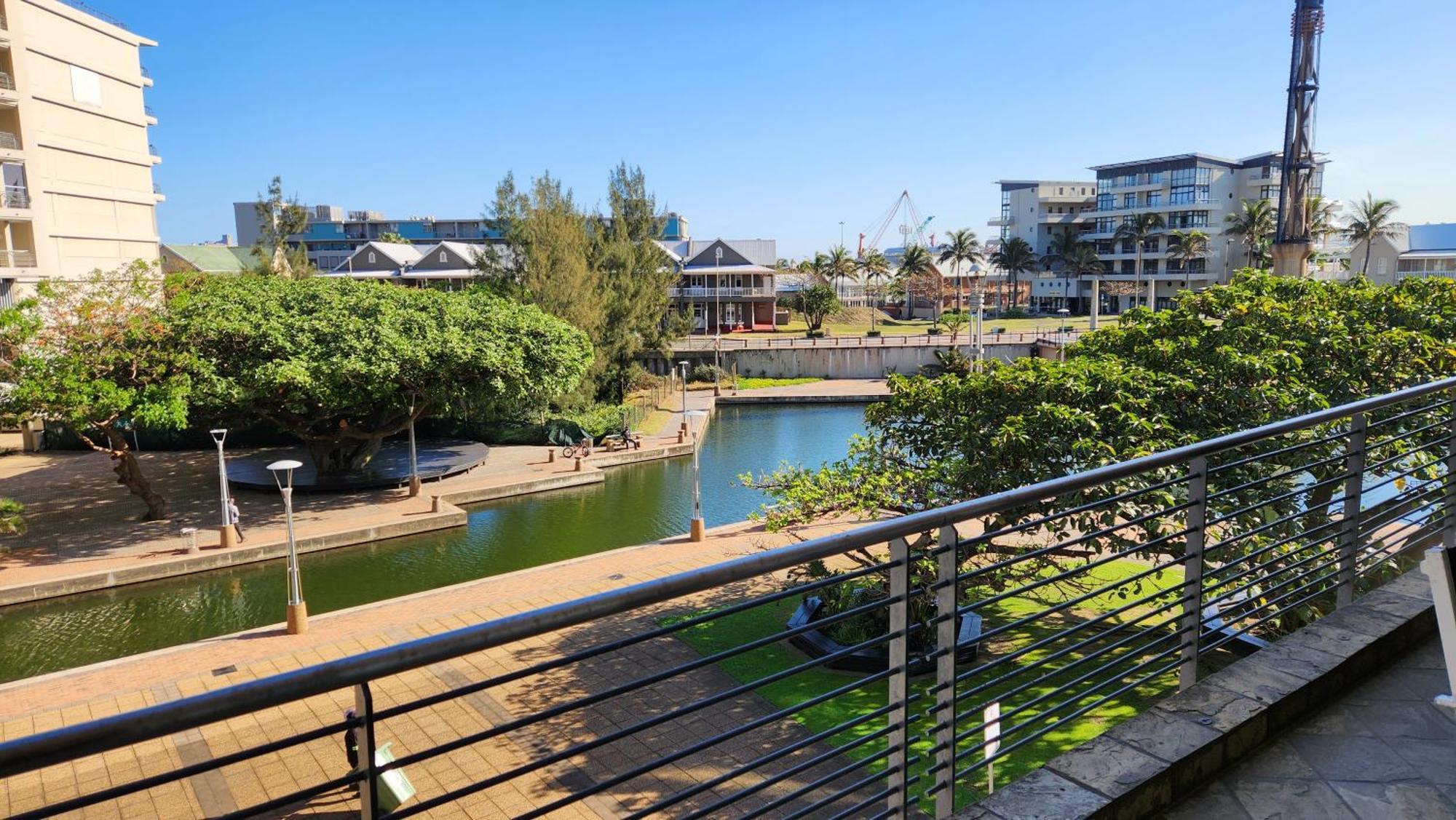 Front - Tranquil 4 Sleeper Near Ushaka Marine World * Durban